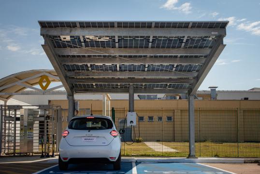 Parceria da Renault com as empresas ABR Energias, BRAFER, Sistema Fiep e WEG permitiram o desenvolvimento do protótipo da Garagem Fotovoltaica no Complexo Industrial Ayrton Senna