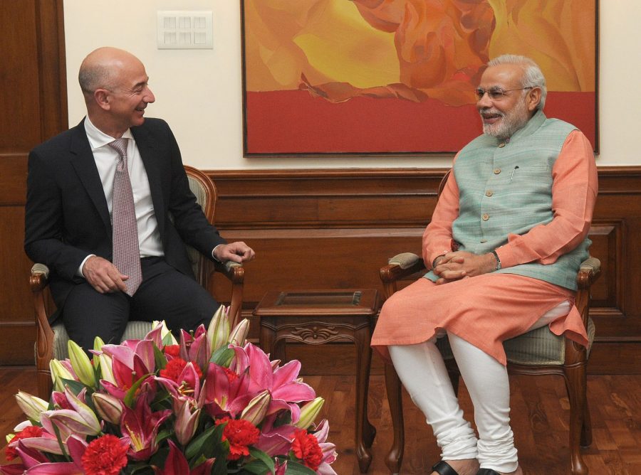 Bezos com o primeiro-ministro indiano Narendra Modi, 2014.