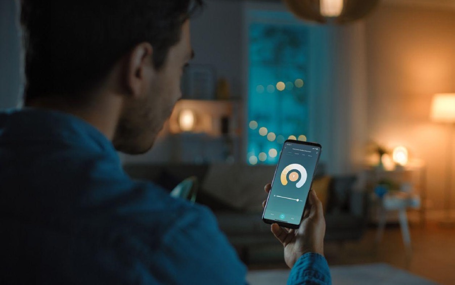 Veja 6 opções de lâmpadas inteligentes baratas para trabalhar com a Alexa