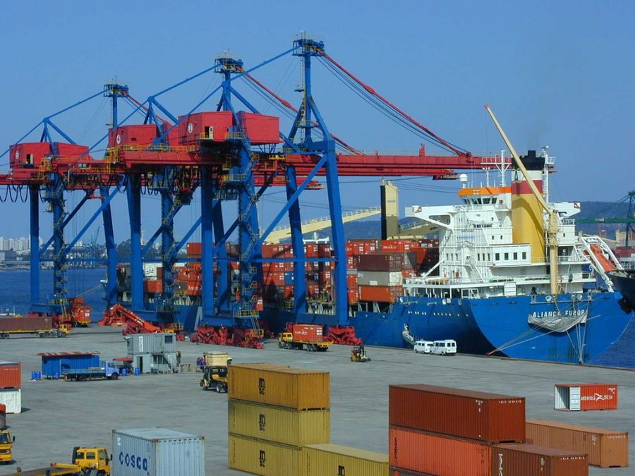 O Porto de Santos é o maior porto e terminal de containers da América Latina (Claus Bunks aka Afrobrasil on flickr)