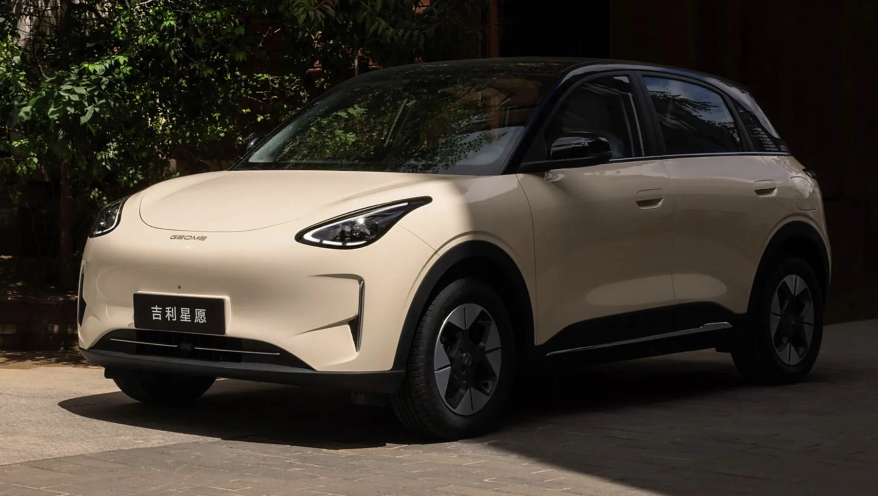 O Geely EX2 Max 2026 aposta em uma receita direta: conforto, eficiência e uso simples. É um elétrico que mostra que tecnologia boa é a que se adapta à rotina.