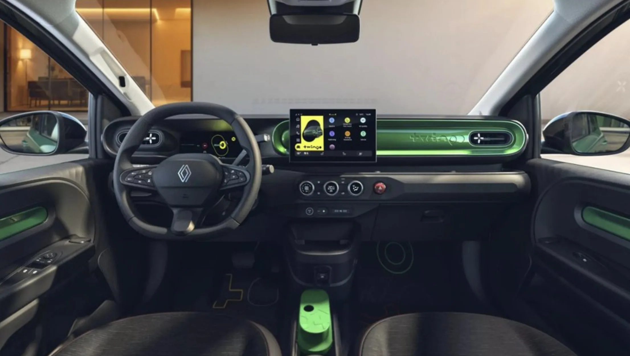 Por dentro, o contraste entre nostalgia e tecnologia domina. O painel digital e a central multimídia dividem espaço com o estilo simples, funcional e cheio de personalidade.